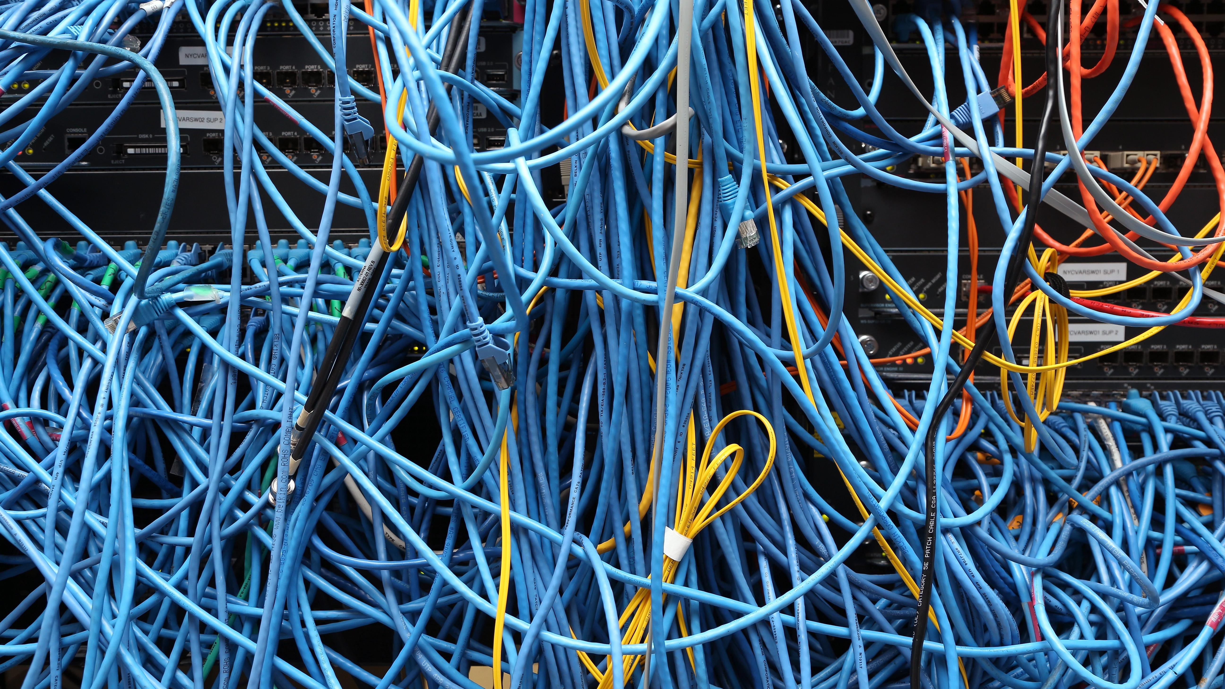 Bild för artikel med titeln FCC: s definition av bredbandsinternet är för långsam, regeringens vakthund hittar